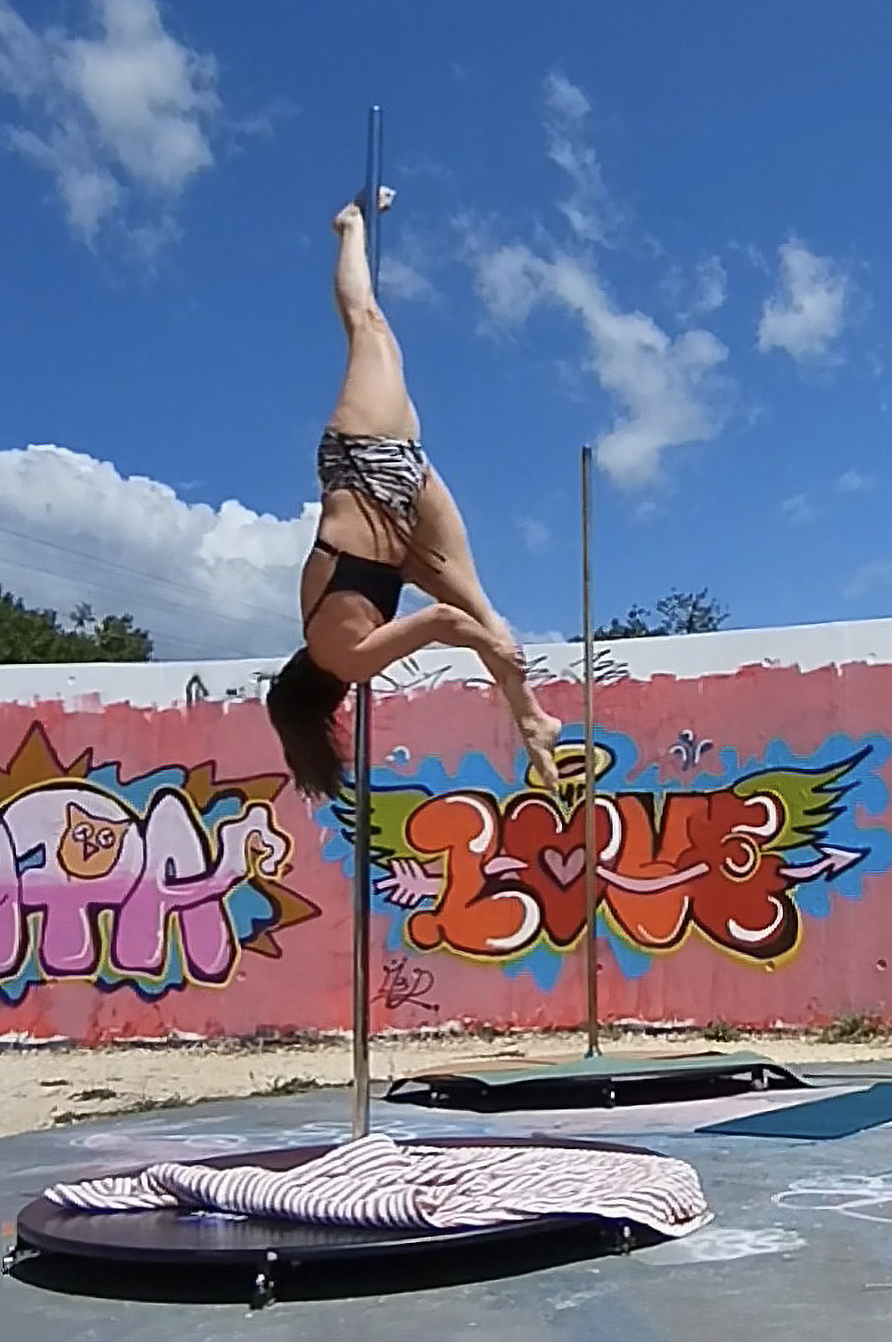 Mélanie Mayeur - pole dance Mélanie Mayeur - pole dance